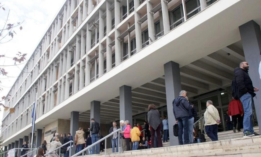 Θεσσαλονίκη: Διπλή καταδίκη Ιρακινών - Ο ένας πυροβόλησε εργαζόμενο νυχτερινού μαγαζιού και ο άλλος ξυλοκόπησε τον ένοπλο